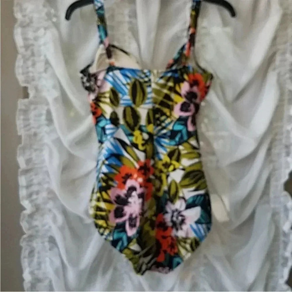MIRACLESUIT Tropical Escape Swimsuit with Gold Hardware Like New Beach 10 - Picture 10 of 10